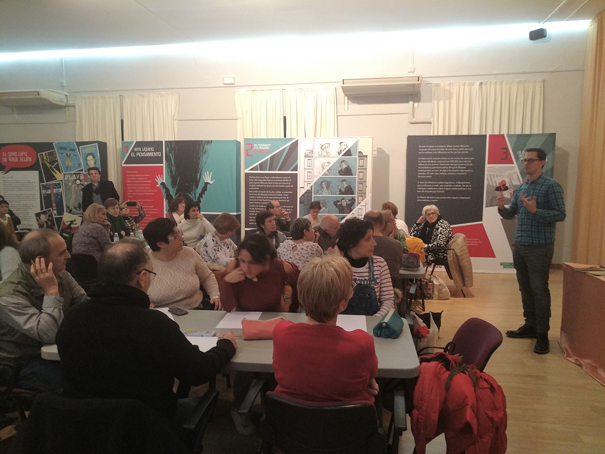 Raúl Allén ofrece un taller de ilustración a los usuarios de la biblioteca de Dueñas